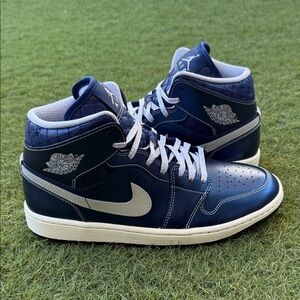 Air Jordan 1 Mid SE